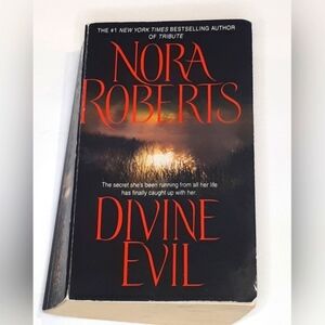 🛍 Divine Evil : A Novel by Nora Roberts (1992, Mass Market)